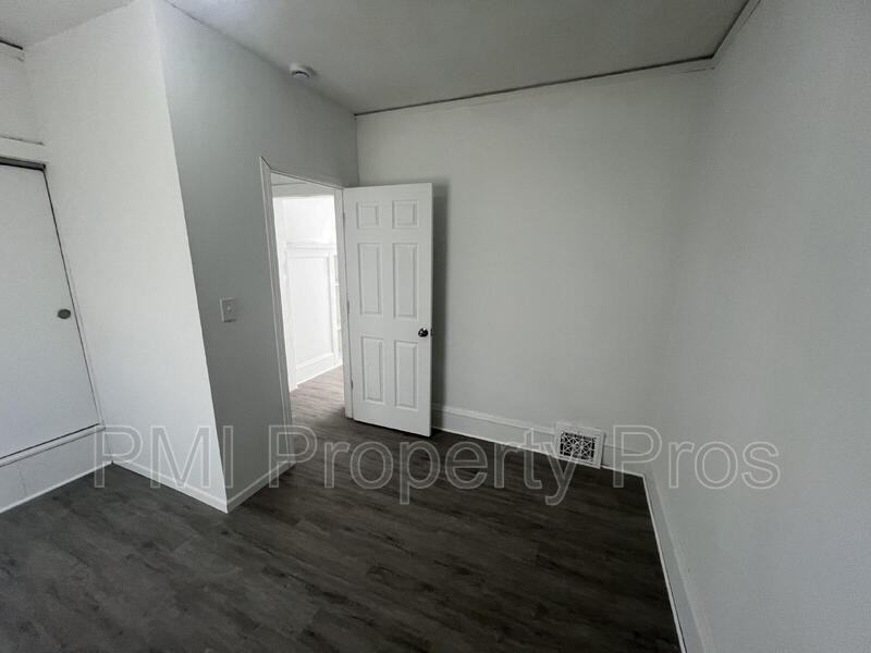 3284 N 30th St - Photo 5 of 41