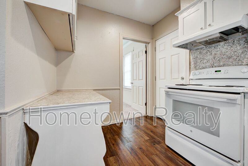 924 N Broad St - Photo 3 of 34