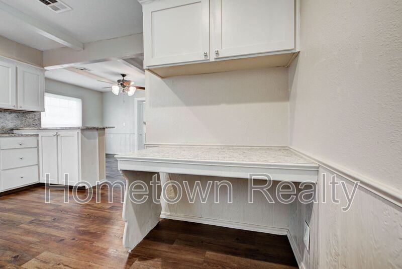 924 N Broad St - Photo 4 of 34