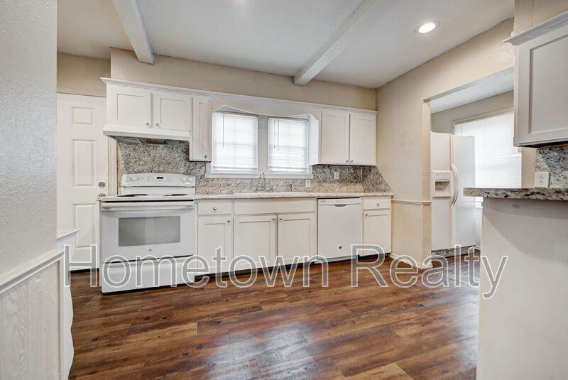 924 N Broad St - Photo 7 of 34