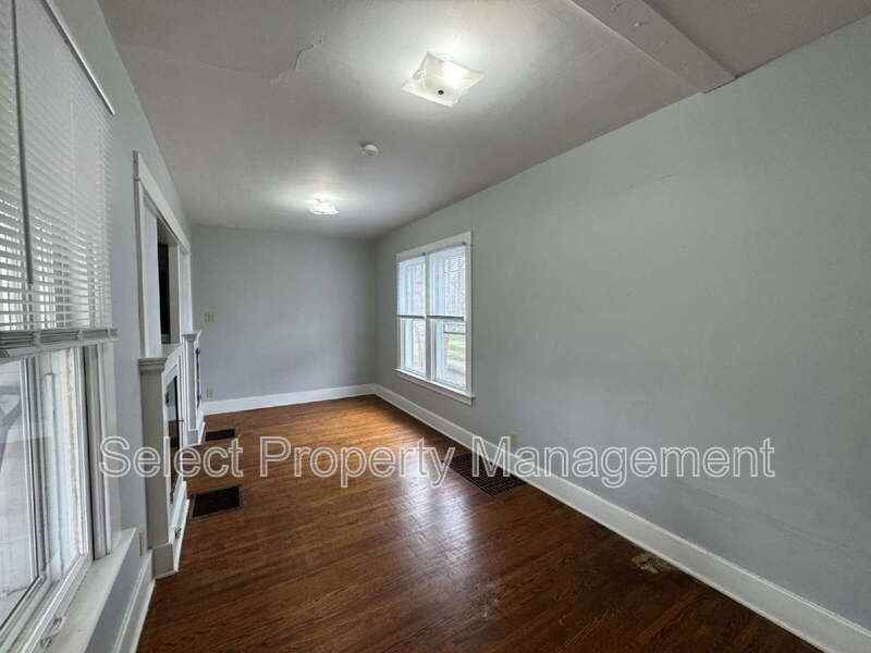 738 3rd St #1 - Photo 3 of 8