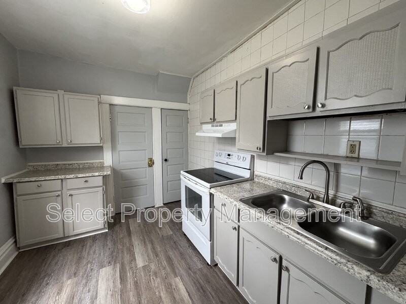 738 3rd St #1 - Photo 6 of 8