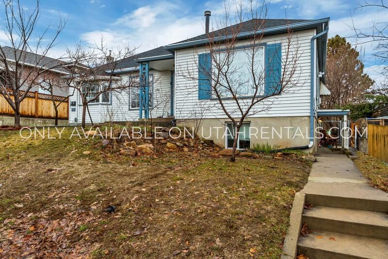 1116 E St #B - Photo 4 of 15