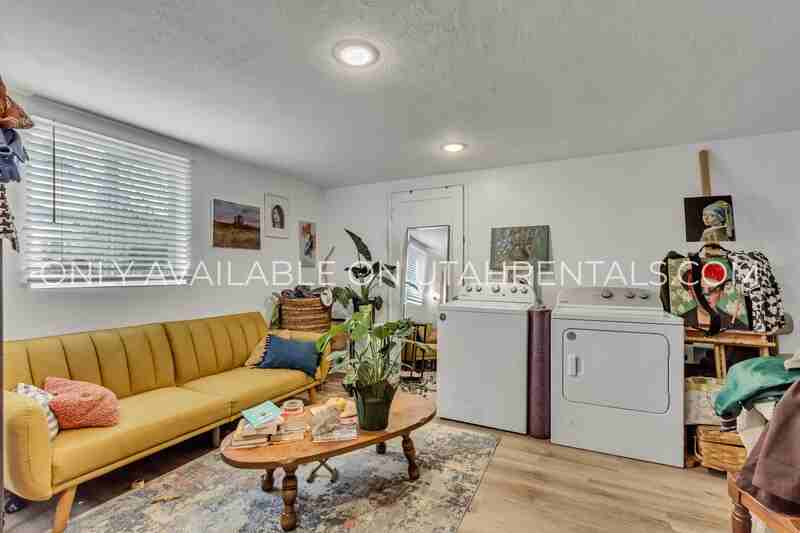 1116 E St #B - Photo 5 of 15