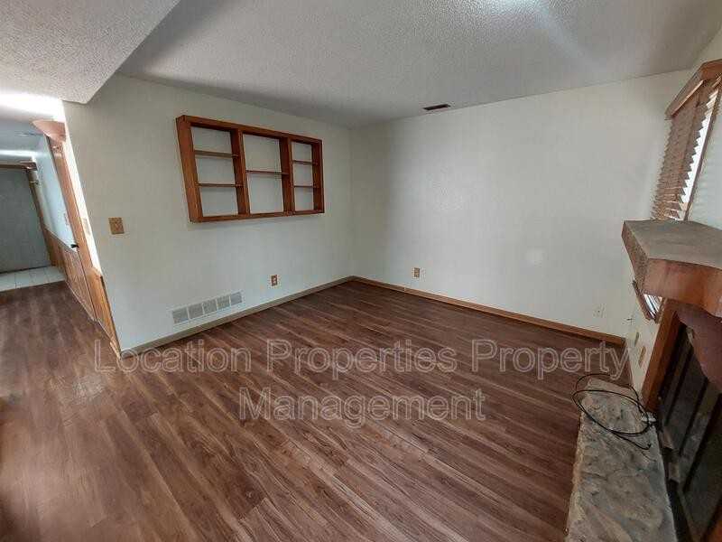 1903 W 3rd St - Photo 4 of 21