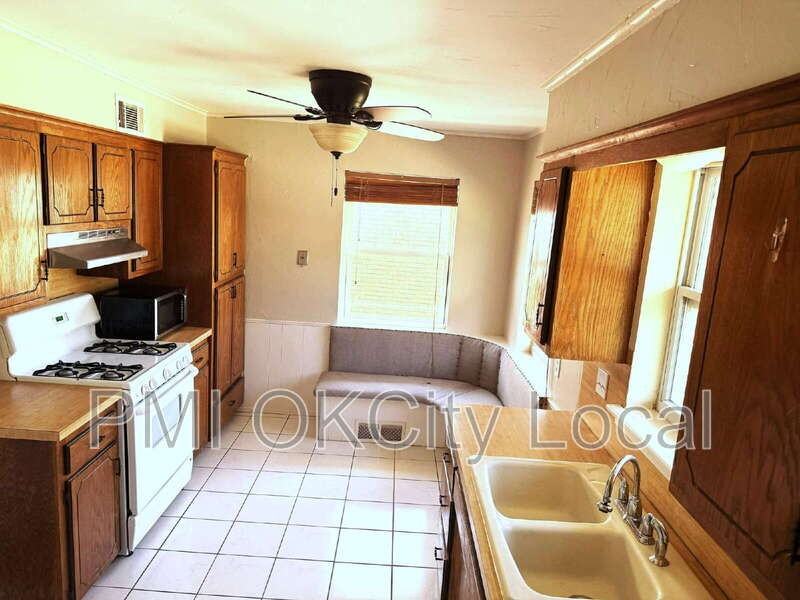 3025 Nw 67th St - Photo 6 of 29