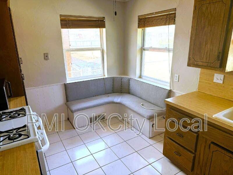 3025 Nw 67th St - Photo 7 of 29