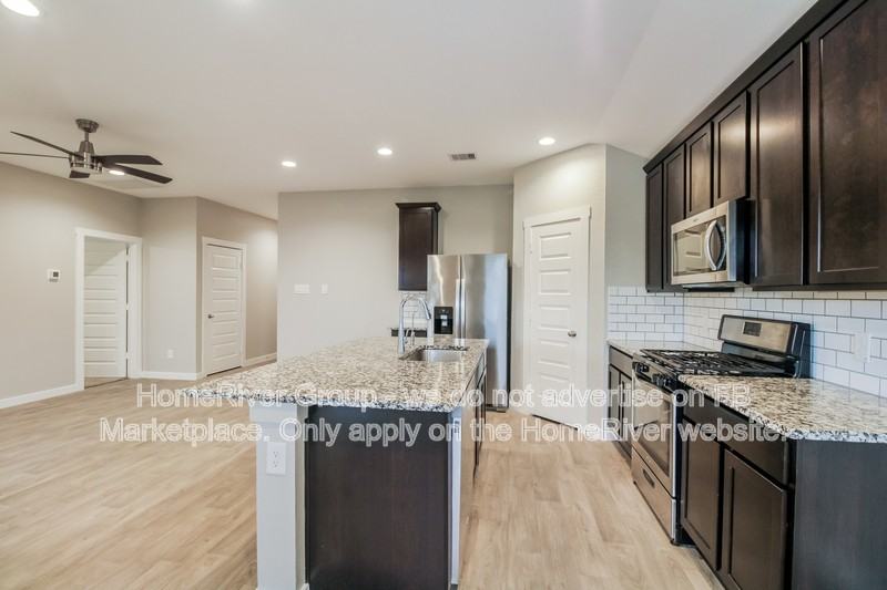 8122 Hush Heights Dr - Photo 7 of 19