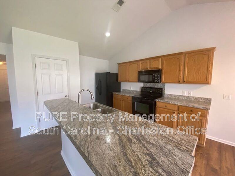 1604 Ashley Ct - Photo 4 of 27