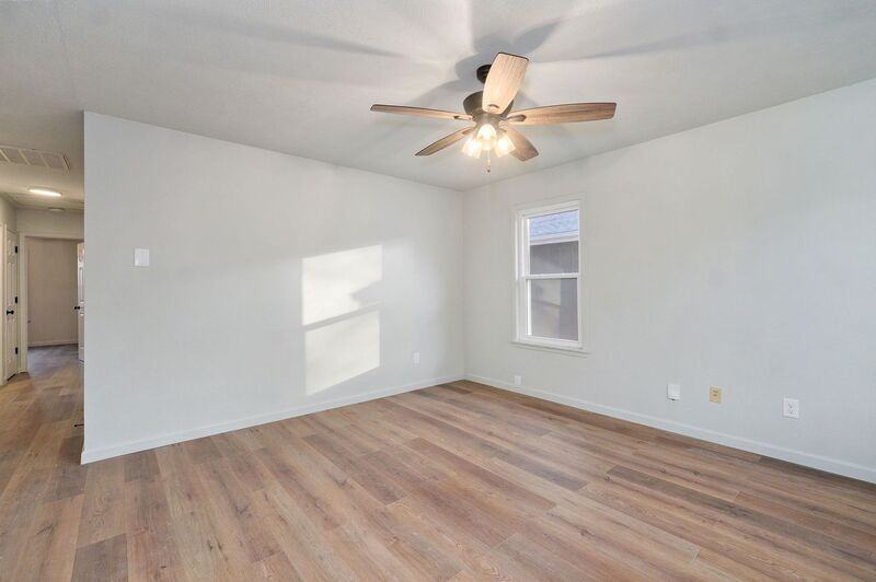 2941 W Pacific St - Photo 4 of 22