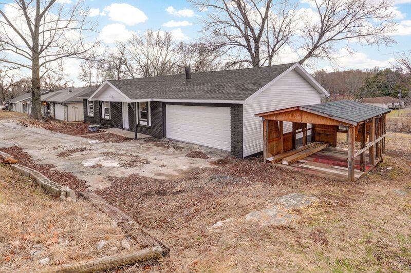 1717 N 16th St - Photo 3 of 21