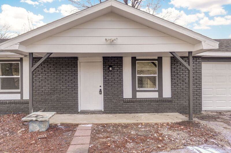 1717 N 16th St - Photo 4 of 21