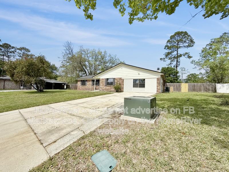 201 Teakwood Cir N - Photo 3 of 21