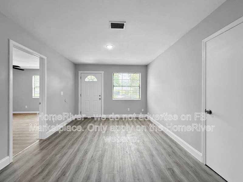 201 Teakwood Cir N - Photo 4 of 21