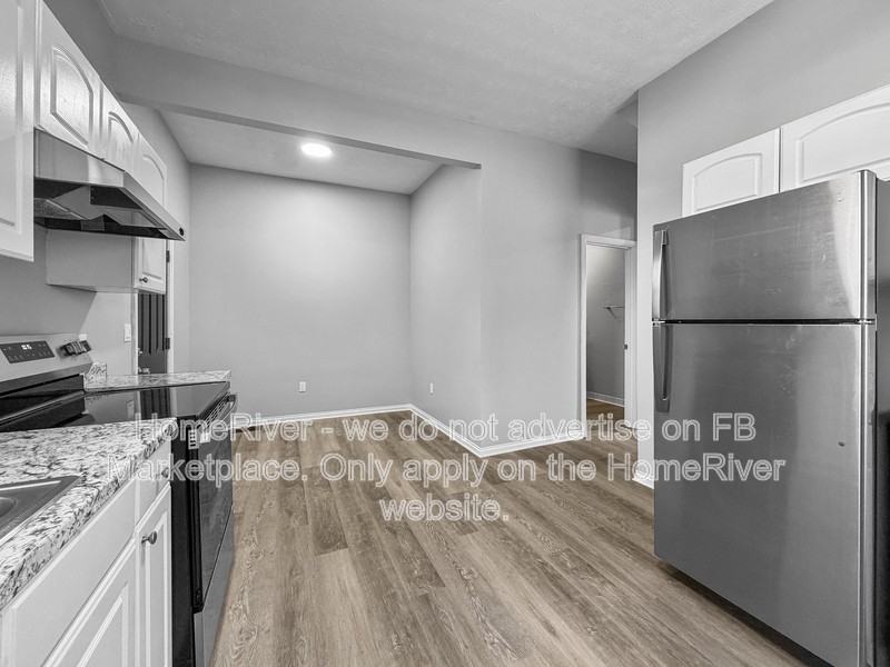 628 S 39th St - Photo 3 of 19