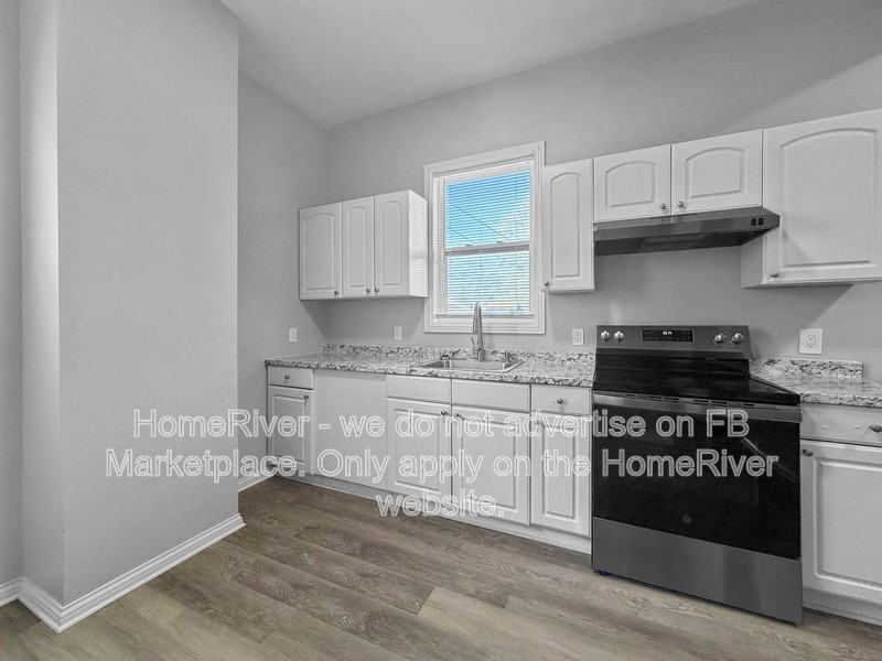 628 S 39th St - Photo 4 of 19