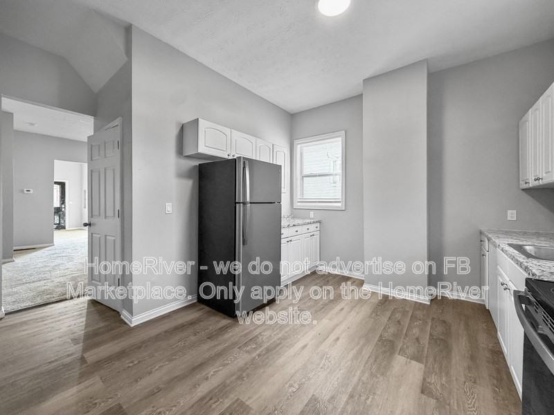 628 S 39th St - Photo 5 of 19