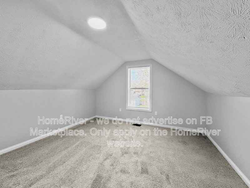 628 S 39th St - Photo 6 of 19