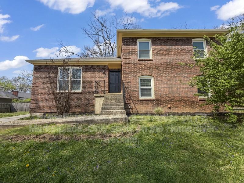 1102 Woodcroft Ct - Photo 2 of 19