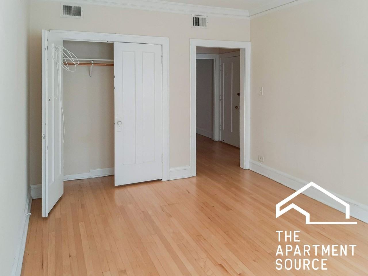 2202 W Foster Ave #2 - Photo 4 of 10