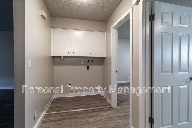 1008 Ne 86th St - Photo 5 of 11