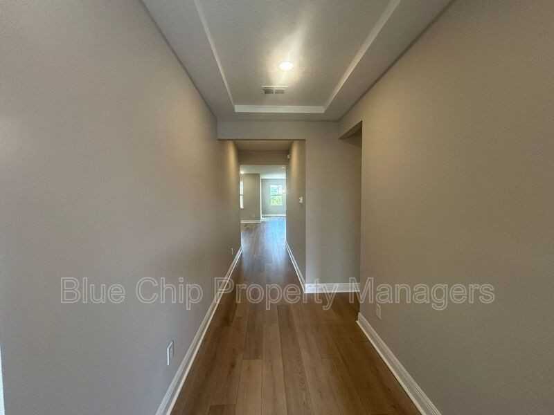 1125 British Cir - Photo 4 of 21