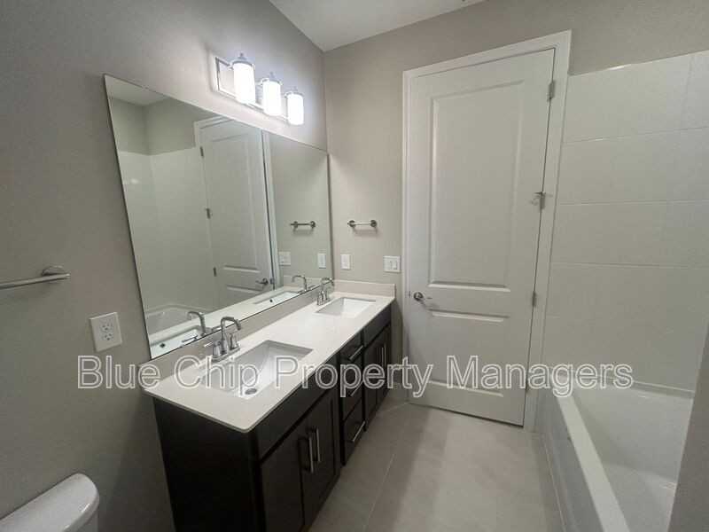 1125 British Cir - Photo 7 of 21