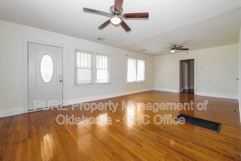 2236 Nw 22nd St - Photo 3 of 21