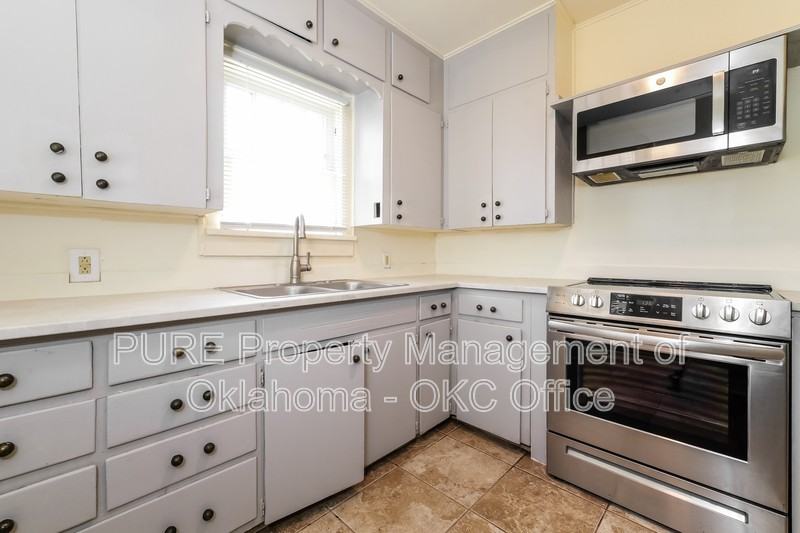 2236 Nw 22nd St - Photo 7 of 21