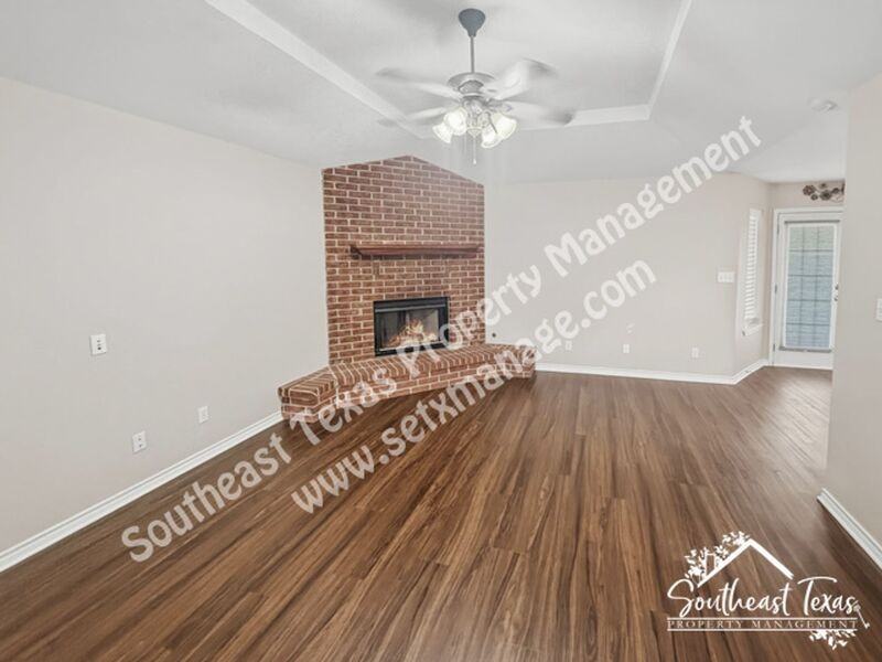 280 Parkway Dr - Photo 2 of 15