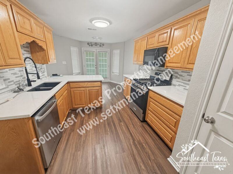 280 Parkway Dr - Photo 4 of 15