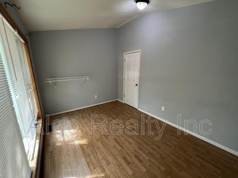 2931 Aldrich Ave N - Photo 6 of 9