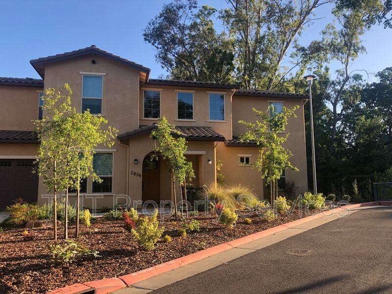 2839 Sevilla Ln - Photo 2 of 26