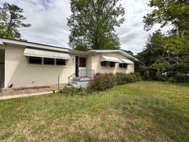 featured image of 2423 Brentwood Pl