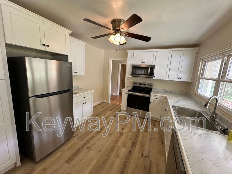 2423 Brentwood Pl - Photo 4 of 16