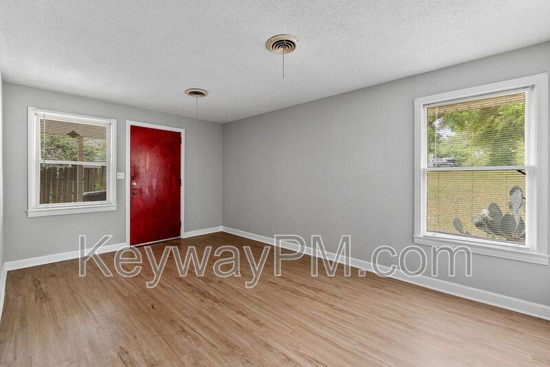 3018 Acorn Rd - Photo 4 of 16