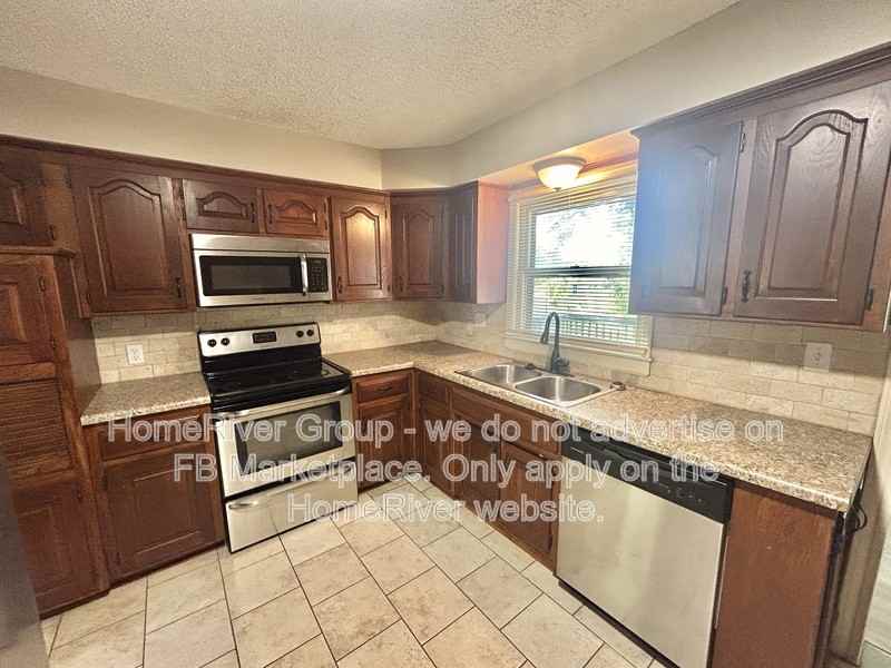 6730 Sterling Ave - Photo 6 of 32