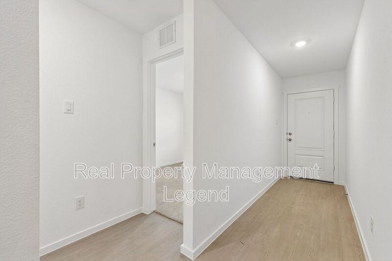 216 Asterwood Ln - Photo 4 of 29