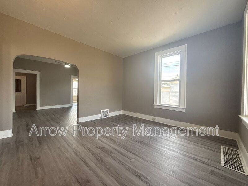 715 Ella St - Photo 2 of 20