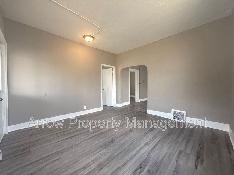 715 Ella St - Photo 3 of 20