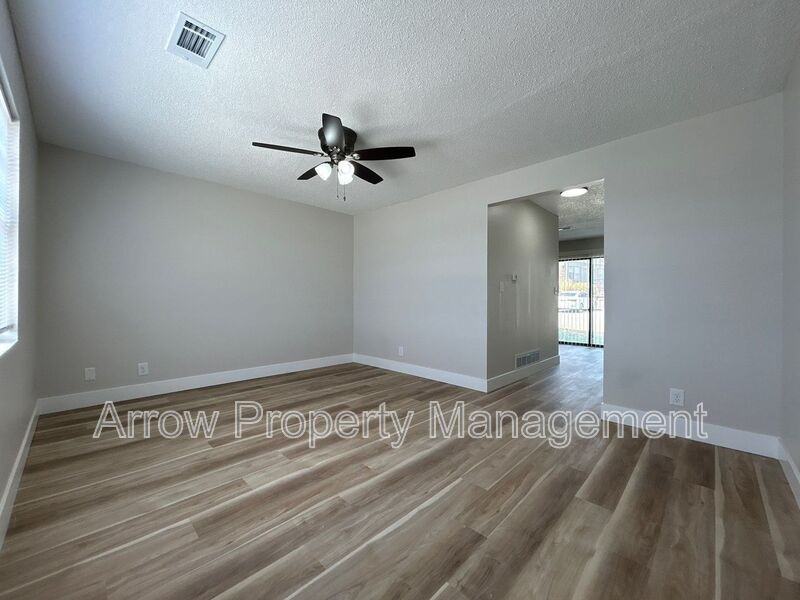 1324 S Jackson St - Photo 3 of 14