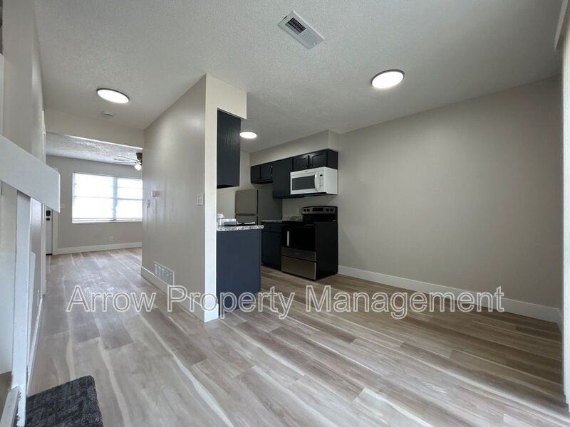 1324 S Jackson St - Photo 4 of 14