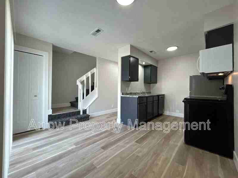 1324 S Jackson St - Photo 5 of 14