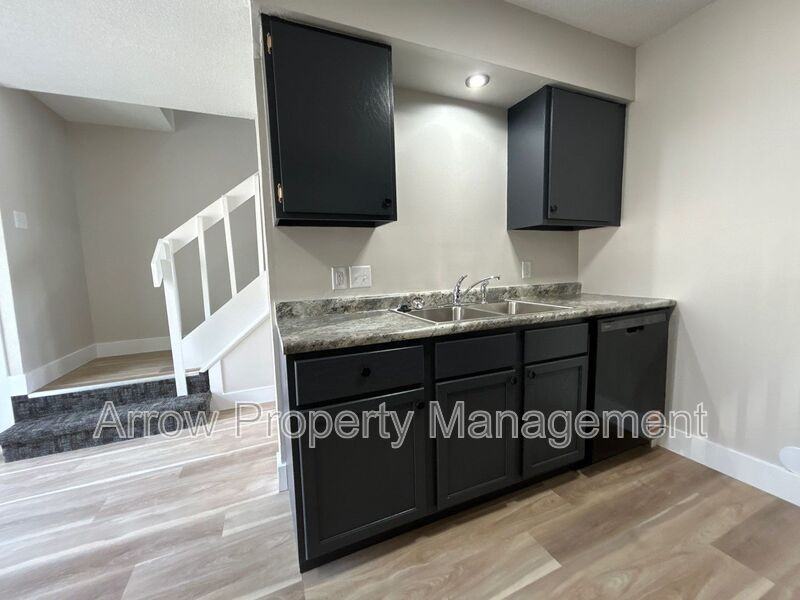 1324 S Jackson St - Photo 6 of 14