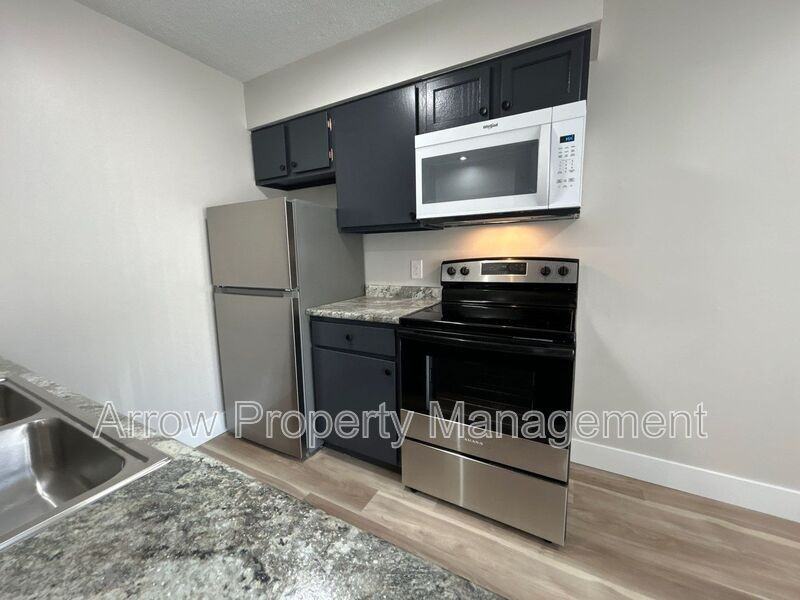 1324 S Jackson St - Photo 7 of 14