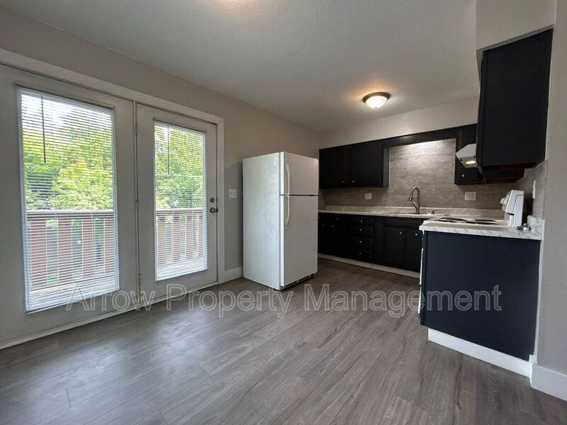 222 Park Ave - Photo 3 of 10