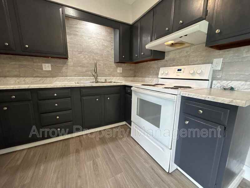 222 Park Ave - Photo 4 of 10