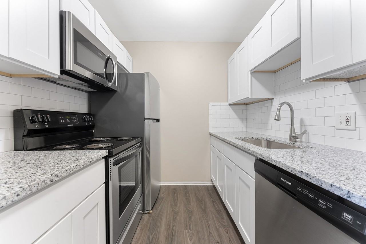 Huron River Garden City - Photo 2 of 32