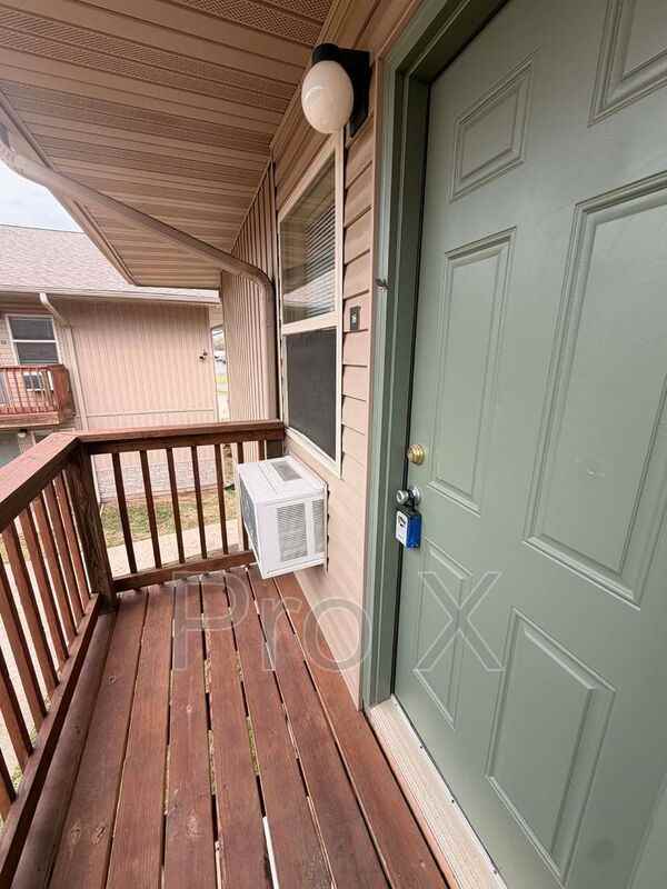 924 Goetz Blvd #16 - Photo 7 of 20