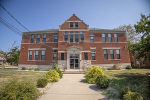 featured image of 230 W Dunklin St